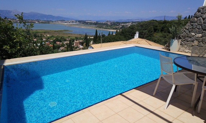 Perama Apartment | GEOMAR HOUSE 2: Scenic Ocean View & Poolside Retreat