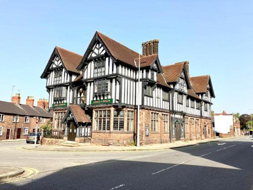 Chester Hotel | Comfortable George & Dragon: Family-Friendly with Breakfast