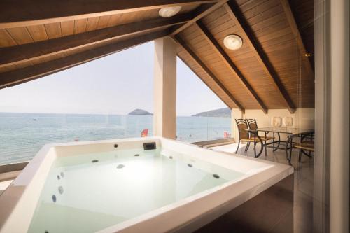 Agios Sostis Apartment | Exceptional George Beachfront Apartments with Ocean Views