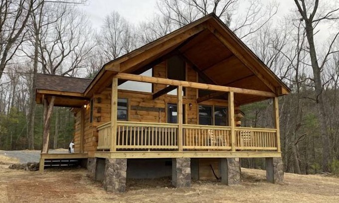 Stanardsville Cabin | Unforgettable Grandview Retreat with Spa & Hot Tub Access