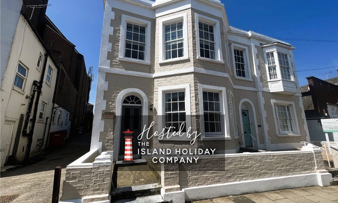 Ryde Ski Chalet | George Street House: Family-Friendly Stay on The Isle of Wight