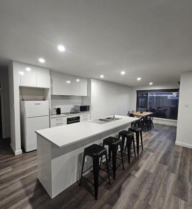 George Town Apartment | George Town Villa - Outdoor Alfresco - aircon FREE WIFI - Central location near MTB Trails