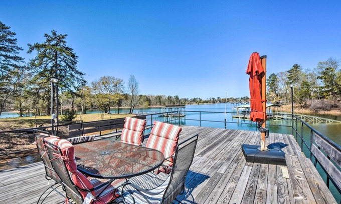 Hartwell House | Perfect Georgia Getaway by Lake Hartwell with Spa & Dock