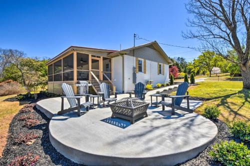 Hartwell House | Lake Hartwell Retreat: Child-Friendly Getaway with Dock
