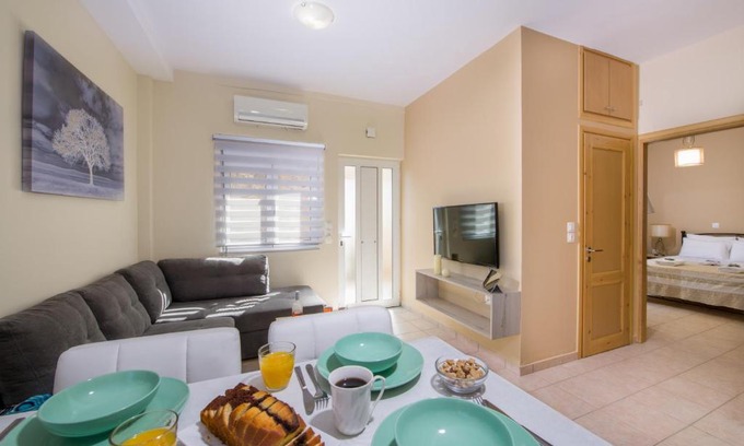 Pyrgos Psilonerou Apartment | Oceanfront Escape: Georgia's Apartment No2, Rated 9.6