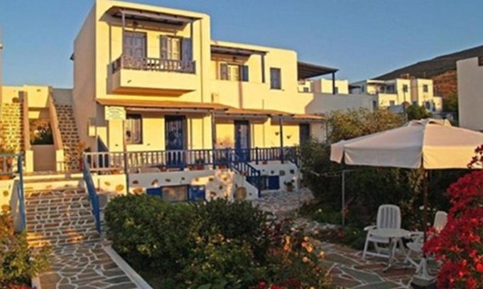Katapola Apartment | Pet-Friendly Georgia Studios: Family-Friendly Getaway Awaits