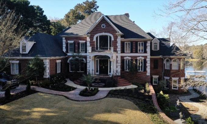 Evans House | Elegant Georgian Colonial by the Savannah River with Pool