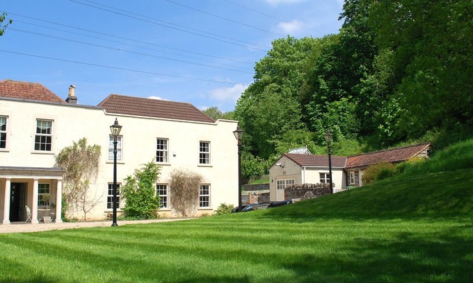 Upton Cheyney House | Elegant Georgian House with Indoor Pool & Spa Amenities