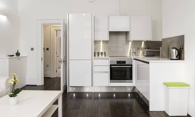 Reading Apartment | Elegant Georgian Hotel in Central Reading with Free Breakfast