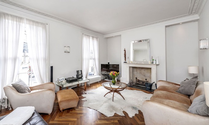Upper Town House | Elegant Georgian Townhouse in Central Bath with Spa & Breakfast