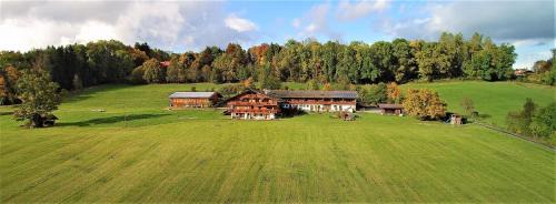 Murnau am Staffelsee Apartment | Georgihof Ferienwohnungen: Oceanfront Retreat with Pool