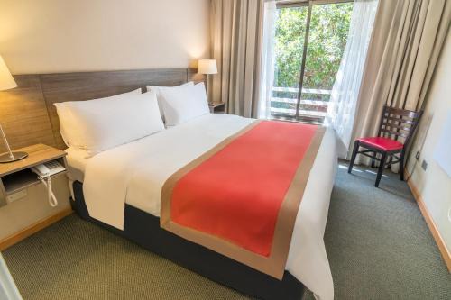 Calama Hotel | Guest Rated: Geotel Calama with Breakfast & Family Amenities