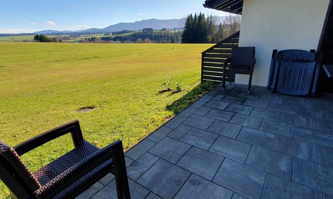 Lechbruck House | Tranquil Lake View Retreat at Gepflegtes Eckhaus 111