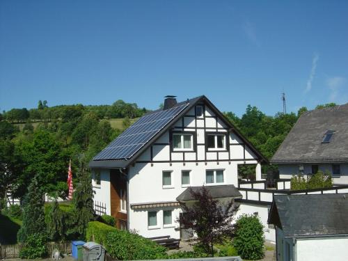 Assinghausen Apartment | Relaxing Apartment in Assinghausen with Pet-Friendly Terrace