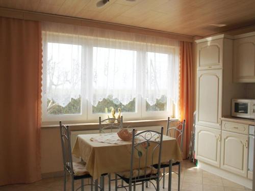 Kroepelin Apartment | Geräumige Ferienwohnung mit Garten in Brusow, cleaning included
