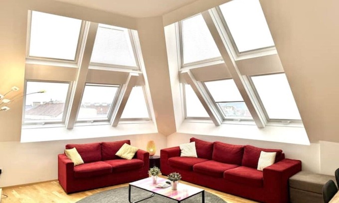 Favoriten Apartment | Elegant Penthouse in Favoriten with Spa & Hot Tub