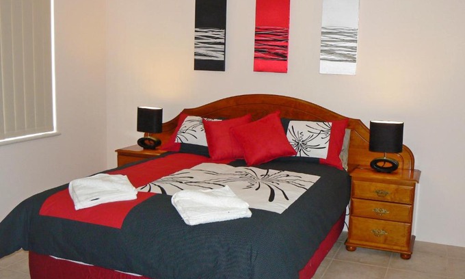 Wonthella House | Geraldton Vacation Home with Free Streaming & Family Friendly