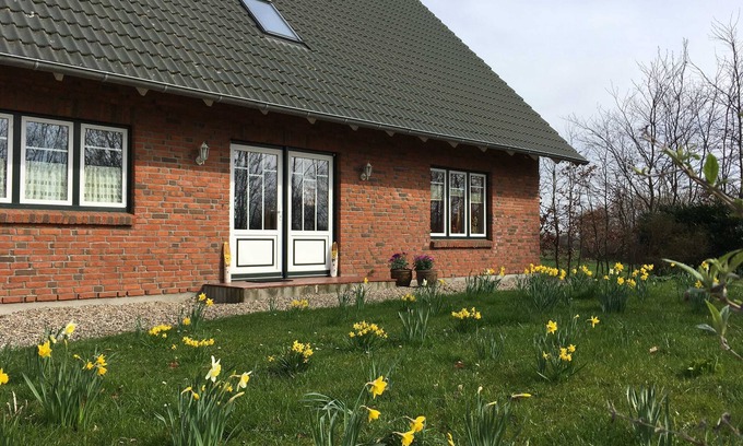 Stenderup Apartment | Family-Friendly Stay at Gerhard Mangelsen, Germany