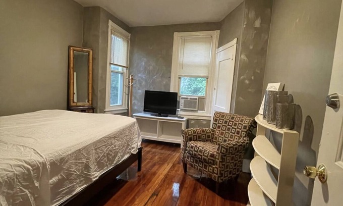 Northwest Philadelphia House | Charming Germantown Gem: Family-Friendly 2-Bedroom Home