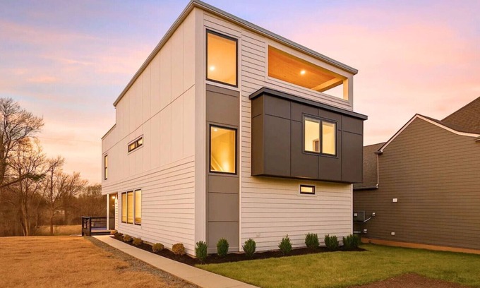 Salemtown House | Germantown Super Pad with Rooftop Deck & Breakfast Included