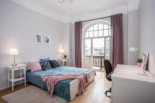 Avoti Apartment | Cozy Gertrude's Residence: Family-Friendly Stay Awaits