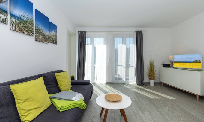 Alt Gaarz Apartment | Elegant Oceanfront Getaway - Ferienwohnung Ostseeluft