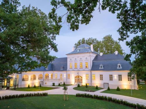 Geszt House | Discover Arany János Vendégház: Family & Pet-Friendly Stay
