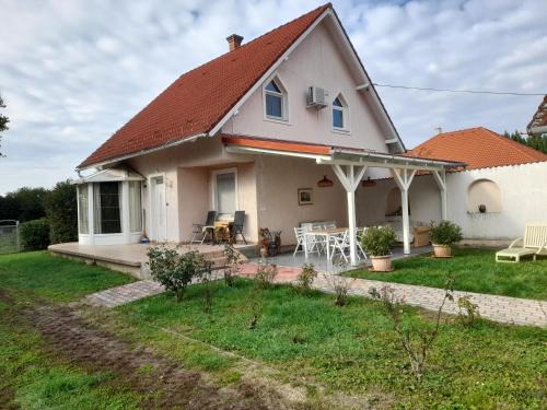 Harkany House | Experience Nature at GESZTENYÉS Vendégház with Hot Tub