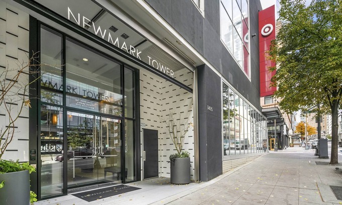 Downtown Seattle Condo | Experience Unique Views and Enjoy Complimentary Breakfast