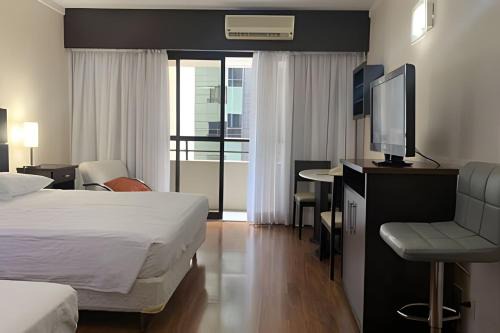 Paraiso Apartment | Cozy Getaway at 101 Av Paulista with Hot Tub & Dining