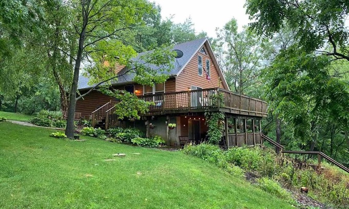 Putnam House | Escape to Nature with Pool, Spa & Family-Friendly Fun