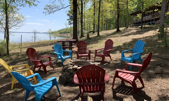Quitman House | Private Log Cabin Retreat with Lake View - Guest Rated 9.8