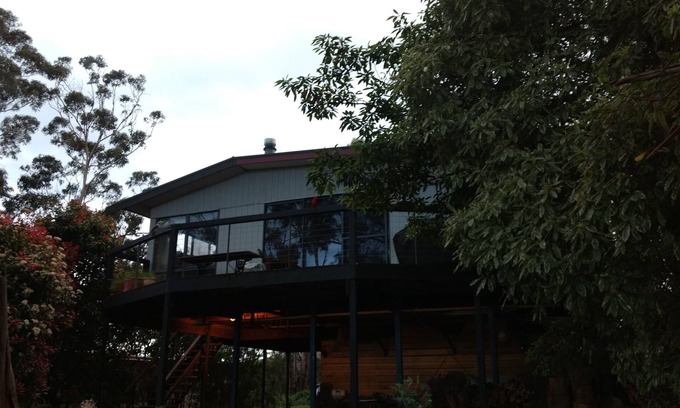 Kennett River House | Escape to Serenity at Kennett River with Oceanfront Views