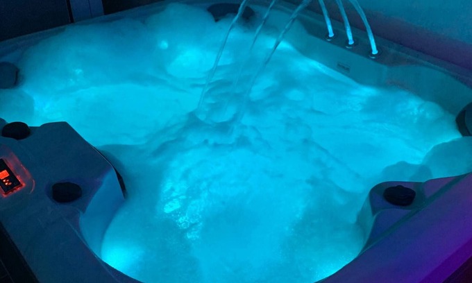 Peacehaven House | Relax in Comfort: Get Away Home with Hot Tub for 4