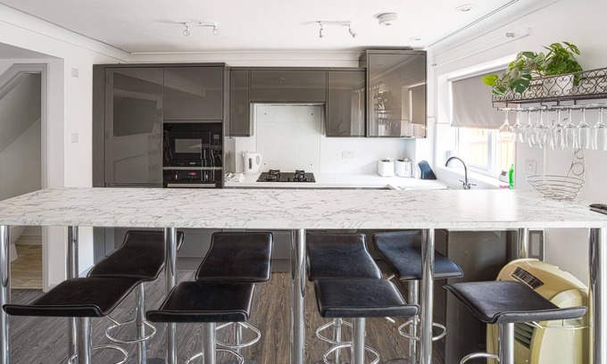 Peacehaven House | Relax in Comfort: Get Away Home with Hot Tub for 6
