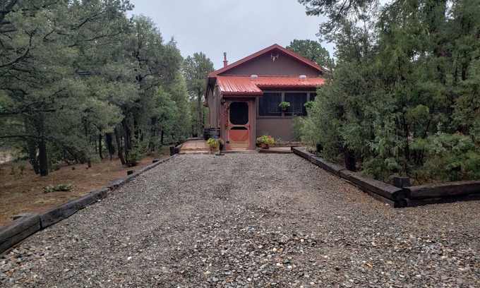 Tijeras House | Relax in the Mountains at Cuddle Cottage - Pet Friendly Stay