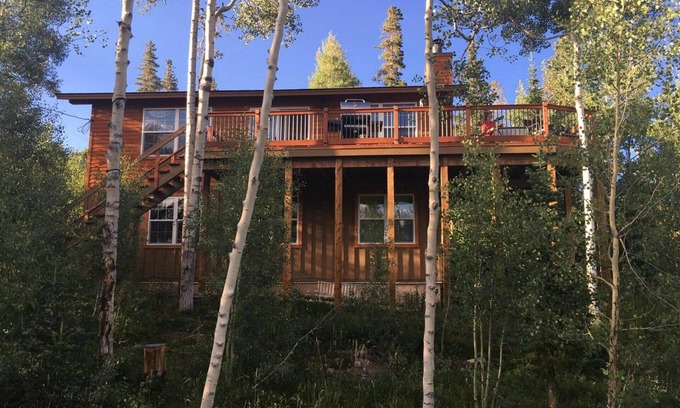 Wildernest House | Escape to the Mountains: Scenic Retreat with Spa & Breakfast