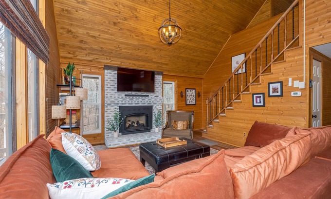The Woods Ski Chalet | Relax and Unwind: Guest Rated 9.8 with Pool & Spa