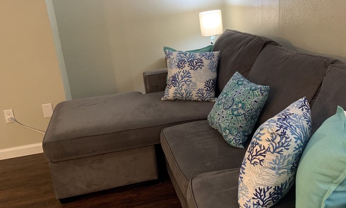 Bay Area Condo | Cozy Condo: Feel at Home with Pool & Kitchen Amenities