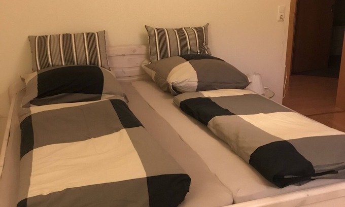 Hellingen Apartment | Escape to Nature: Family-Friendly Hotel with Pool & Breakfast