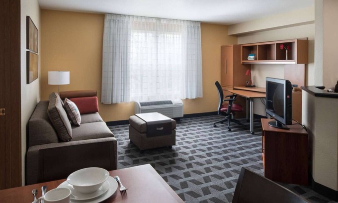 Renton Resort | Blissful Getaway Steps from Gene Coulon Memorial Beach Park