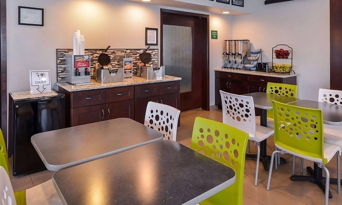 Tri-Cities Resort | Adventure Awaits in Kennewick - Pet Friendly with Free Breakfast!