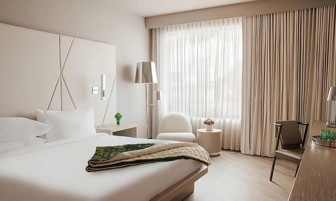 Florida Central Atlantic Coast Hotel | Blissful Getaway Near Disney's Animal Kingdom Awaits You!