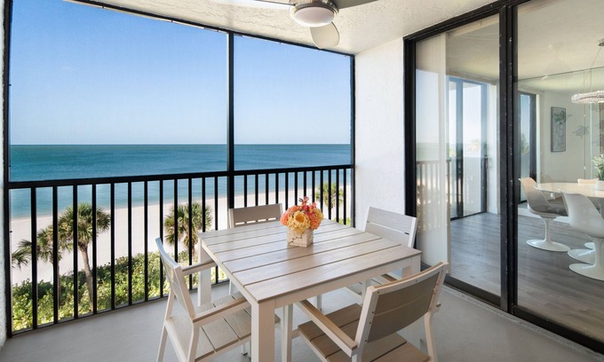 Vanderbilt Beach Condo | Experience the Ultimate Beachfront Getaway in Naples, FL