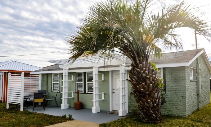 Kure Beach Cottage | Discover Serenity at Kure Beach with Oceanfront Bliss