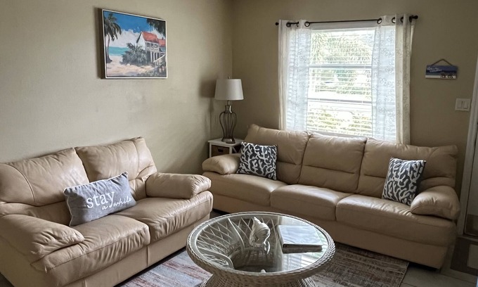 Southgate House | Ideal Beach Getaway: 5 Miles to Siesta Key Beach