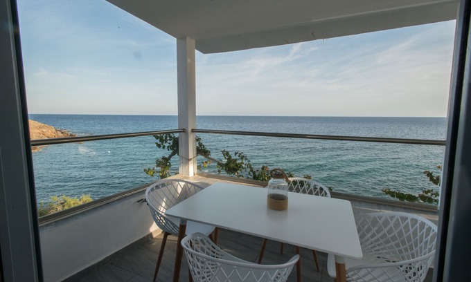 Lentas Apartment | Enjoy Breakfast with a Breathtaking Sea View
