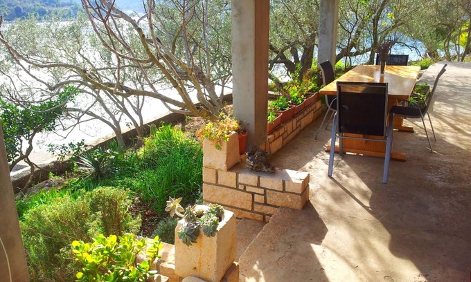 Vela Luka House | Getaway Beach House-One Bedroom Holiday Home with Terrace and Sea View