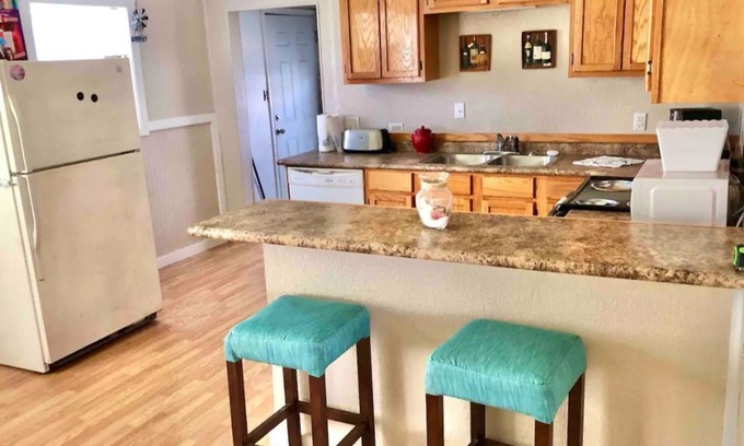 Ingleside Apartment | Delightful Getaway by the Bay with Family-Friendly Amenities