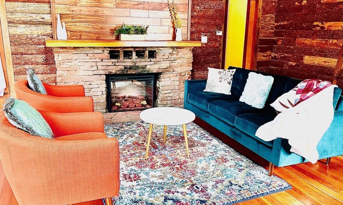 Coal Creek Cabin | Perfect Getaway Cabin with Views, Decks & Pet-Friendly Perks